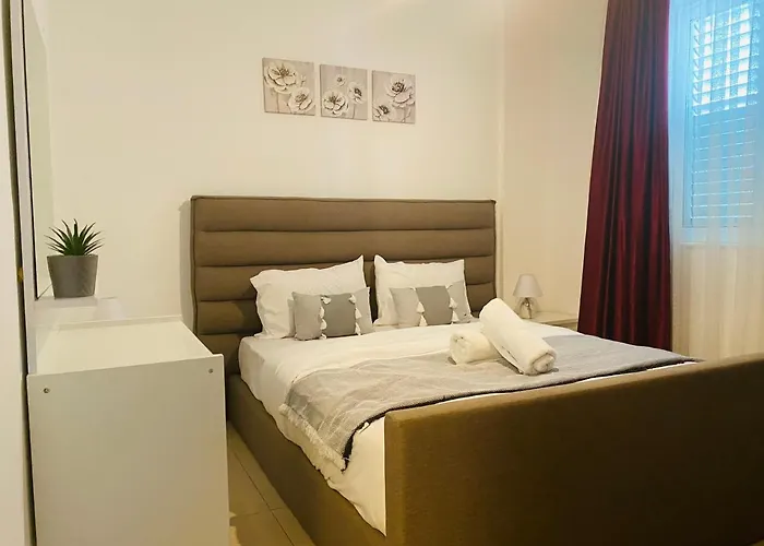 Apollo 2-br In アパート